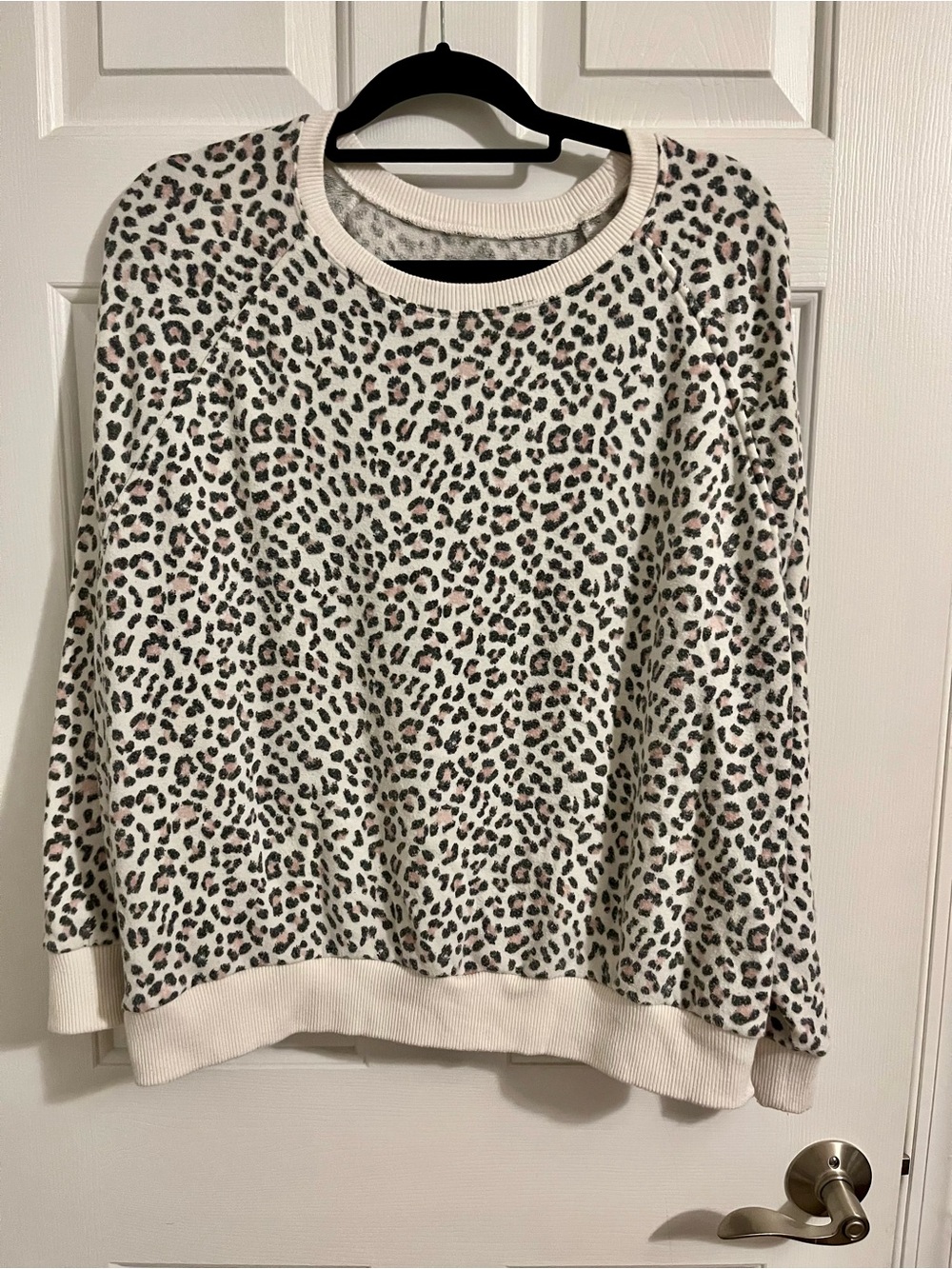 VS Cream Leopard Print Crewneck Sweater with Pink Accents Sweatshirt XXL